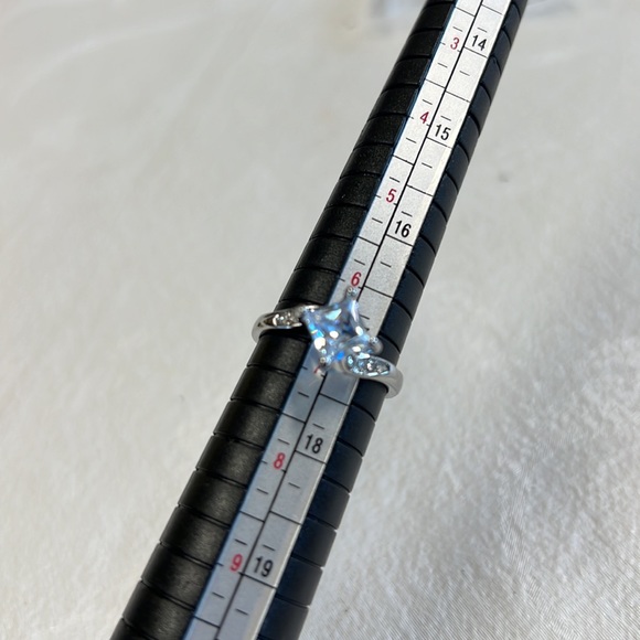 *NWOT* 3 Piece Silver Cubic zirconia Ring - Picture 4 of 5